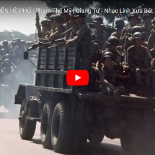 Trăng tàn trên hè phố